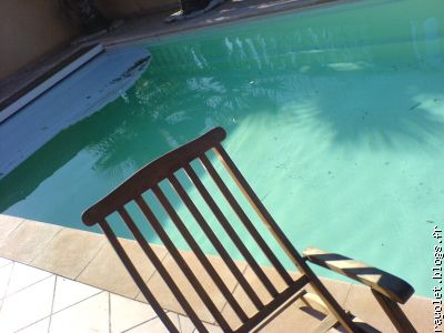 le volet est totalement intégré et électrique, facile d'utilisation in